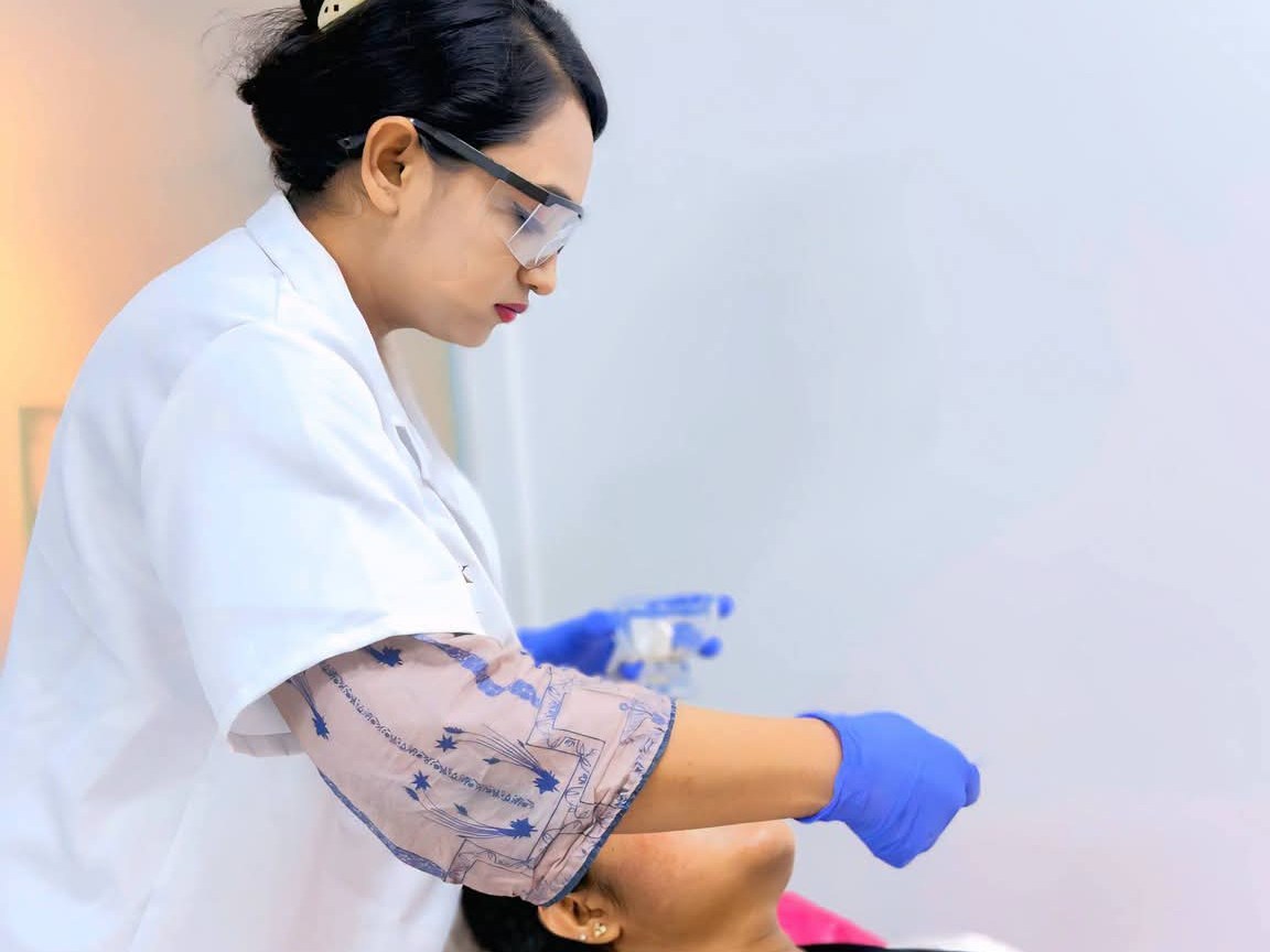 Dr. Setu performing a treatment at her clinic